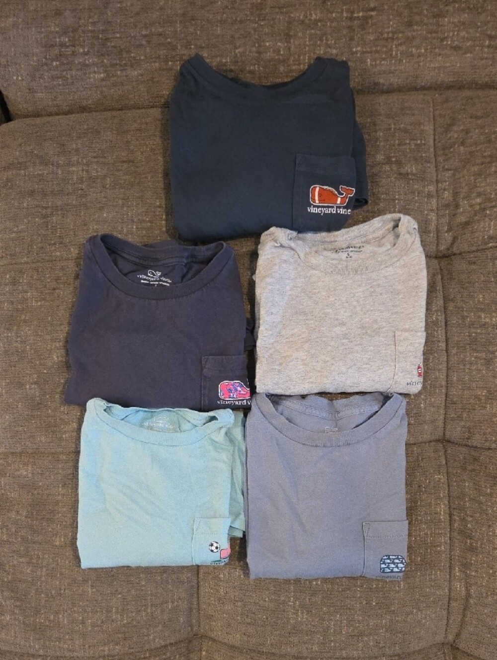 vineyard vines boys size small 5 pack. 4 short sleeved ans 1 long sleeved shirt
